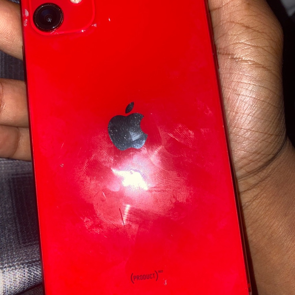 iPhone 11 - Picture 2 of 2